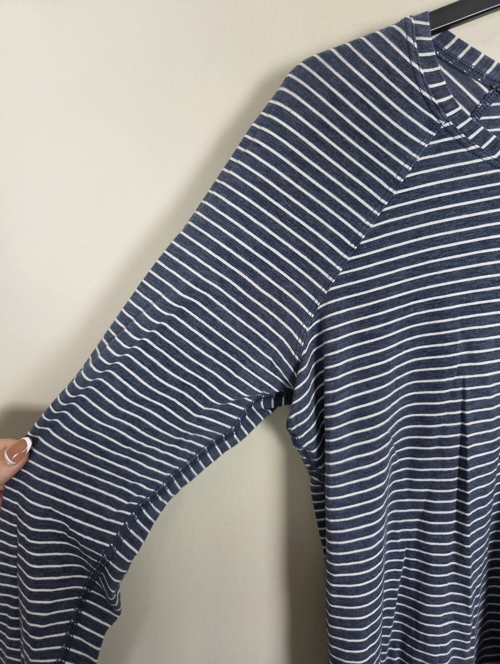 Lululemon Emerald Long Sleeve Size 8 Striped Blue White Yoga Commute Athleisure - Picture 2 of 6